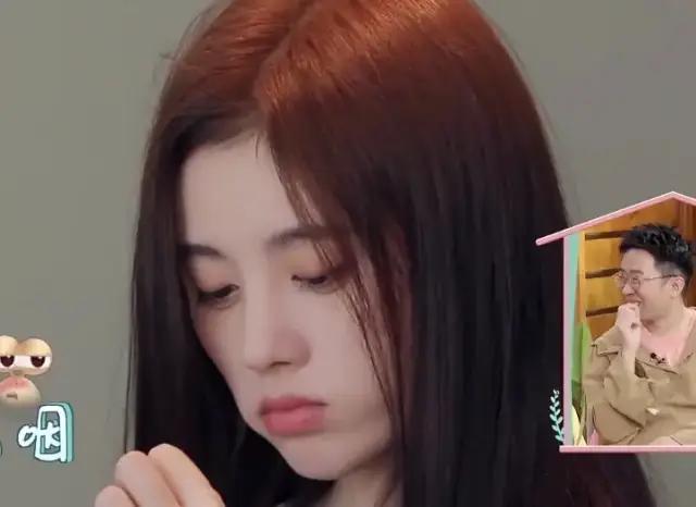 鞠婧祎|鞠婧祎除了性别，到底还有什么是真的，十层假发片是不是有点太“夸张”！