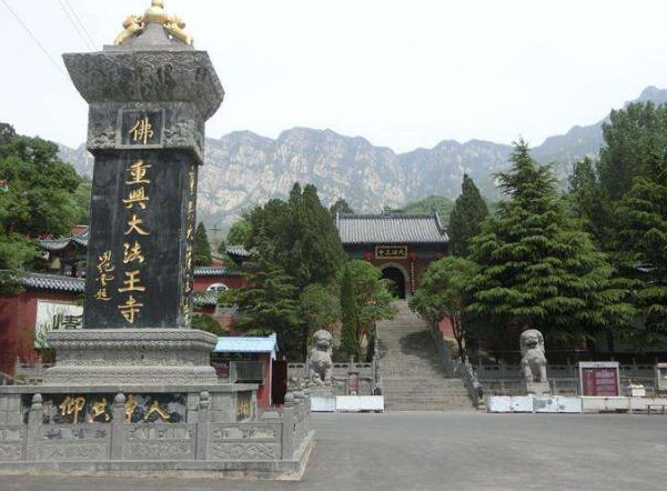 河南千年古刹发现神秘地宫,专家进入后,只见一高僧已枯坐千年