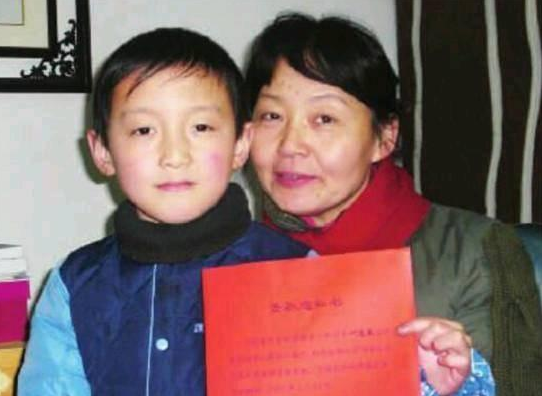 军人▲他年仅8岁就被特招入伍，我国最小的现役军官，战场上发挥大作用