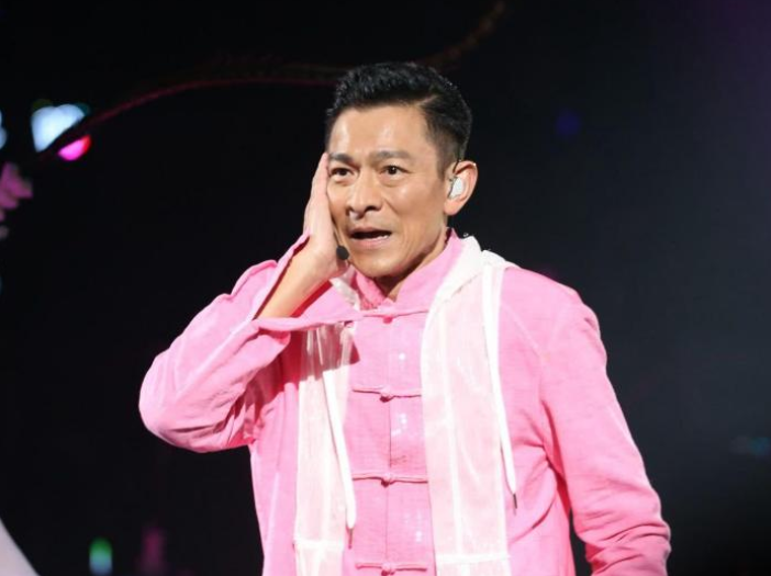 刘德华|继刘德华之后，四大天王中又有人患病，老态尽显瘦成一把骨头！