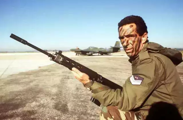 「佣兵」每个国家都说自家的步枪最好, 那么究竟谁最好? 雇佣兵说了算