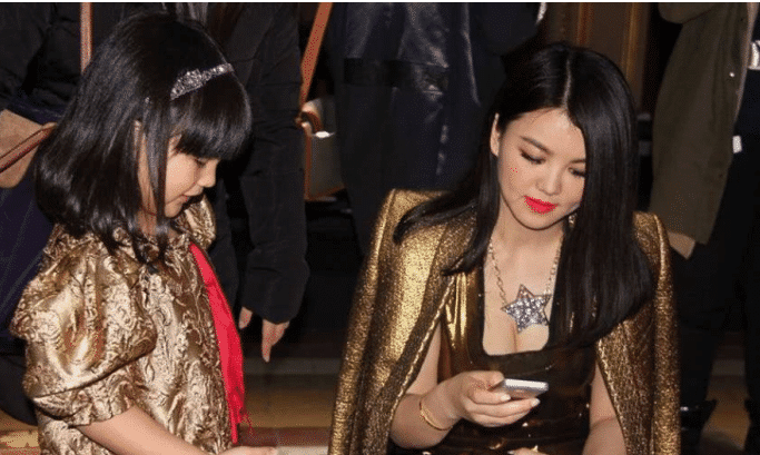 李湘|李湘炫富“翻车”?住一晚6000块的酒店,被众人吐槽体重与财富成正比