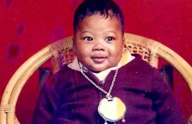 颜夕趣史|上海阿婆在草丛捡到一黑人男婴，好心收留抚养20年，现状如何？