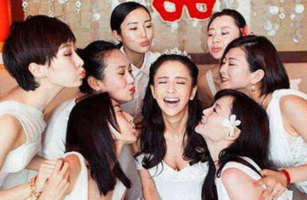伴娘团|当年佟丽娅结婚，曾被称为“最不知名伴娘团”，如今却令人高攀不起！