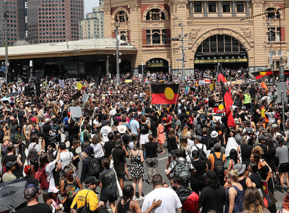 「澳洲」“中国人必须买龙虾！”政府行为民众买单，澳洲爆发激烈游行！