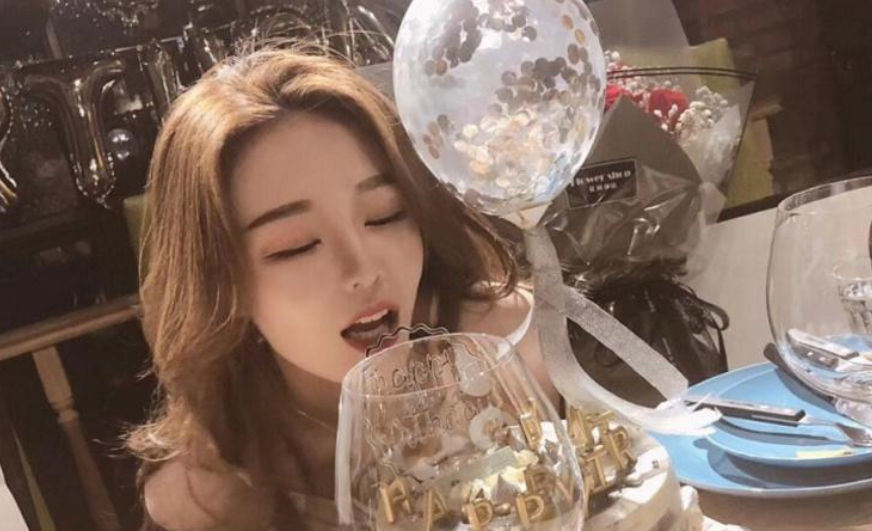 许静婉|温婉生活照曝光，甜美外表下隐藏“缺陷”，网友：真不愧是黑凤梨！