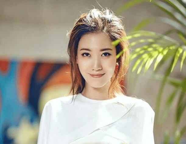 高露|她是靳东的亲妹妹，现因这部剧一炮而红，如今老公成了一个迷！