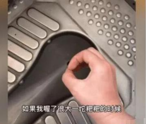 牛排|“女同事花1个月工资请我吃牛排，可我注意力全在她手上！”哈哈哈哈哈哈～