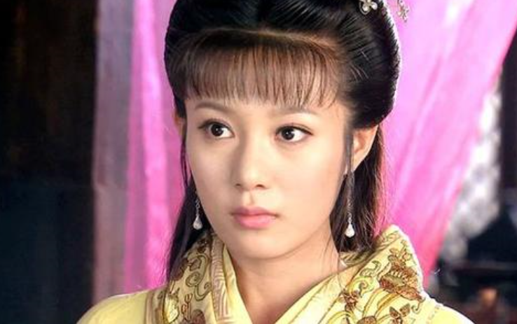 邬靖靖|出道就被姑父捧红，如今姑父改捧小30岁娇妻，她沦落演网剧为生