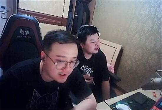 「孙亚龙」笑笑重回DNF怀抱，PK场上遭水友质疑：这就是国服第一黑光剑圣实力