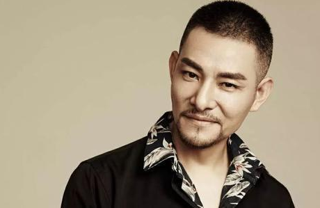 刘德华@给刘德华替身近十年，拍戏时险被战马踩死，终于熬成影帝却娶华仔前任？