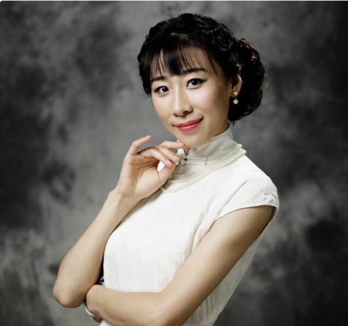 任素汐|她17岁考上中戏28岁才走红，被骂“长得像驴脸”，把“骚”演到极致