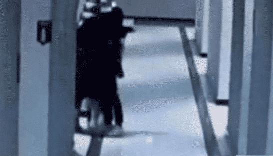 男子夜店“捡人”带去酒店,一个月得手17次:我只是想单纯的照顾他们!