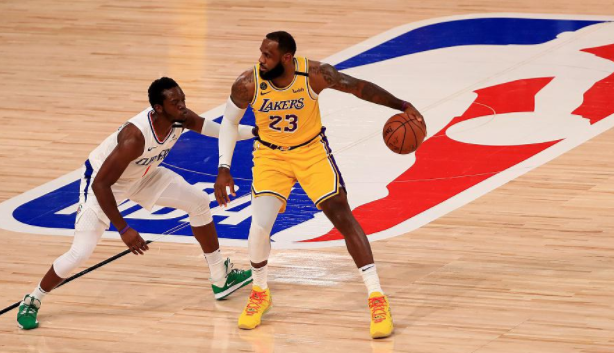 湖人队|开门红!湖人103-101快船,詹眉合砍50+19+11,卡椒58分