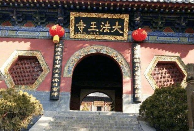 河南千年古刹发现神秘地宫,专家进入后,只见一高僧已枯坐千年