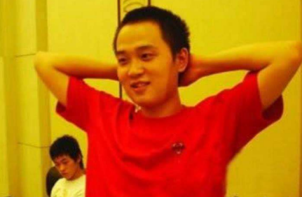 「清华大学」他参加四次高考，北大清华复旦任其挑选，如今发展令人咂舌