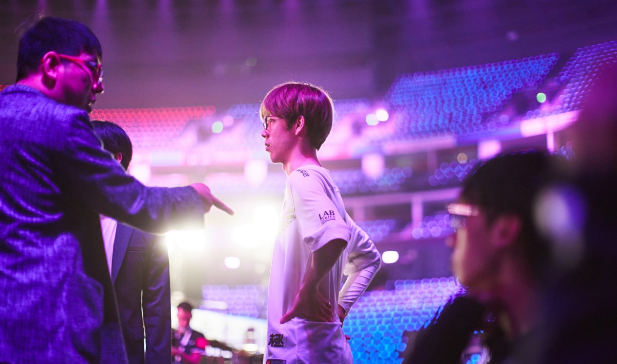 theshy|IG止步S10后，TheShy率先出面和观众告别！感叹今年实在是太难了