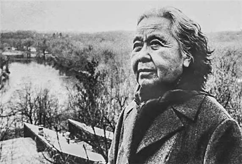 丁玲：民国奇女子，同时爱上2个男人，主动提出3人同居，后来怎样？