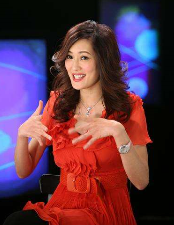 李莫愁|她被较为最“性感”李莫愁，一颦一笑都不减当年，今52岁更加韵味十足！