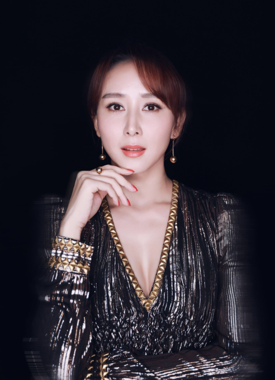 甘愿|她因长得太美被国外首富看中娶回家，首富为让她安心睡觉，甘愿切除器官