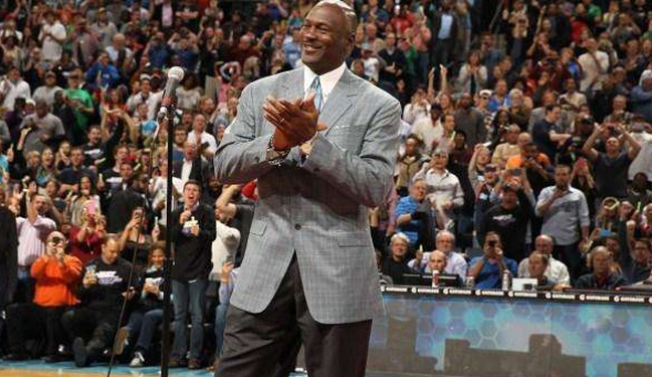 「迈克尔·乔丹」谁单挑能打败乔丹？传闻中有三个人，但乔丹亲口承认的却只有一个