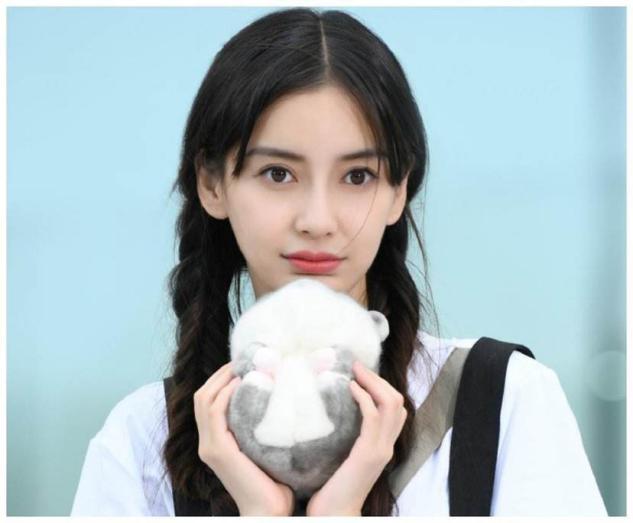 Angelababy|杨颖英文名引争议,看到外国人的翻译,网友:丢脸丢到国外去了!