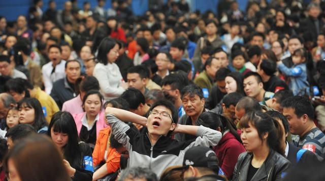 年底＂失业＂是什么感受没年终奖，有人房子断供，差点崩溃