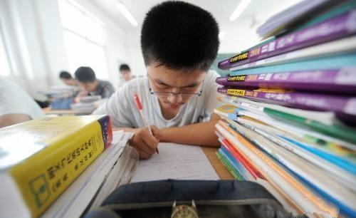 『清华大学』清华教授痛批语文教材：爱国名篇被删，增加的课文引人质疑