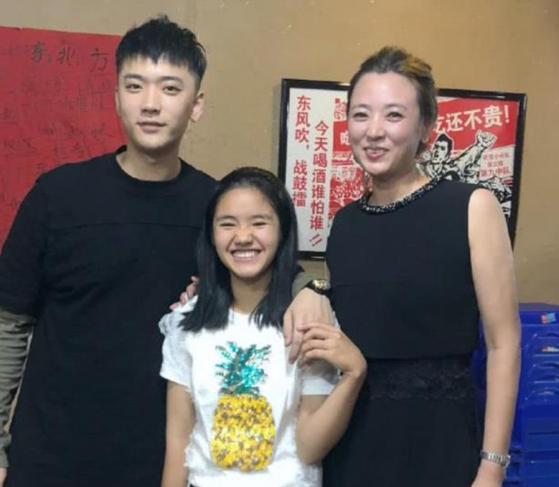 李勒优|还记得变形计最美农村女孩李勒优吗?被富豪妈妈收养后,今成这样