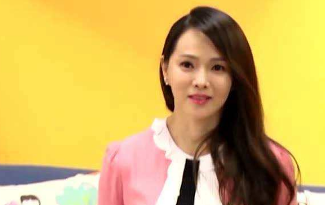 「秦昊」曾经5年夺得4次影帝，后娶大10岁二婚老婆，今女儿颜值一言难尽