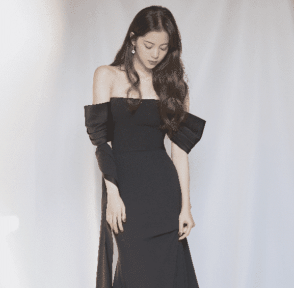 奔跑吧兄弟■有种“发育过度”叫欧阳娜娜，当她半躺那一刻，男粉眼睛都直了！