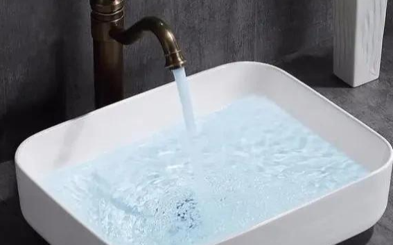 卫生间洗手盆台上盆和台下盆有什么区别？该如何选择？