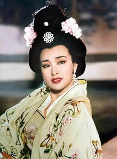 明星|娱乐圈4位“好色”女明星,第三个太意外,最后一个让人佩服