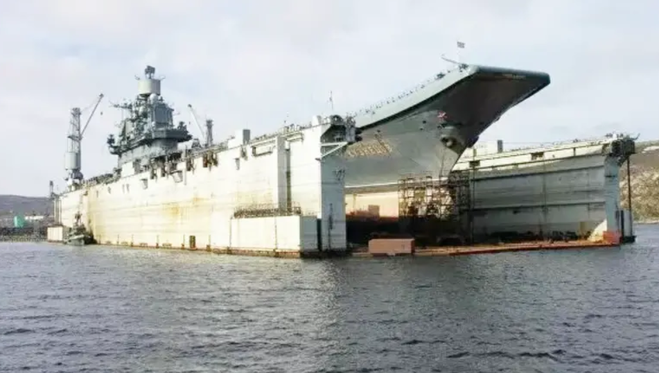 「飞机」中国花3000万买破航母，钢厂准备拿来炼钢，专家却发现一绝密装备