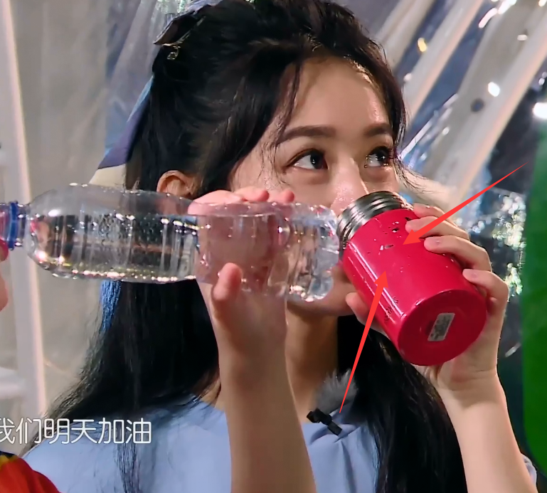 赵丽颖有多节约,当她拿出保温杯时,粉丝直呼心疼