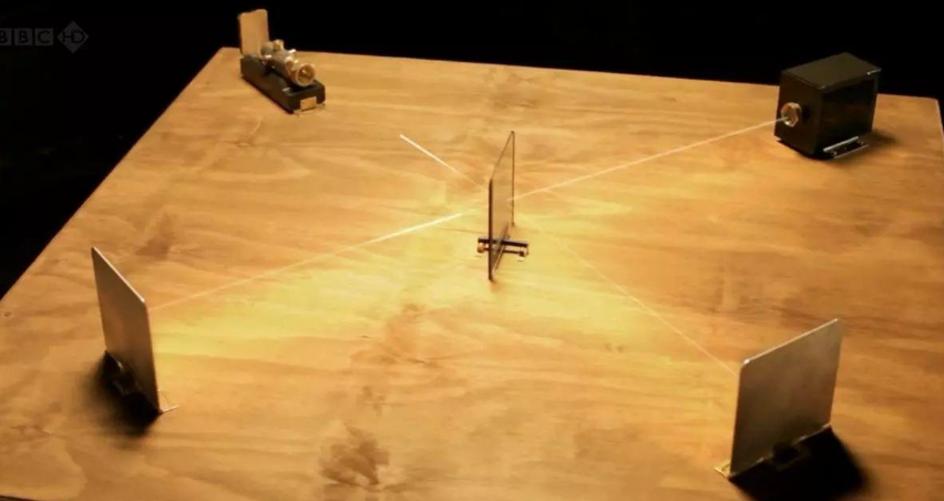 UFO：美国公布的UFO的录像，跟科幻电影里面有着显著的不同，是异世界存在的证据吗？