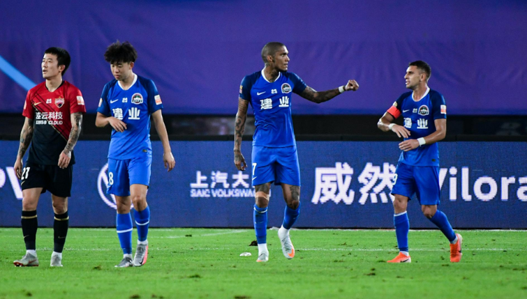 中超|中超第一人！价值40万欧铁人踢出4000万欧巨星效果，2神迹太疯狂