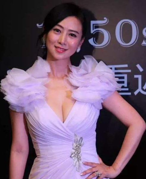 古天乐|一个人人都想娶的女星,古天乐苦苦追求而不得,今52岁美得不像话!