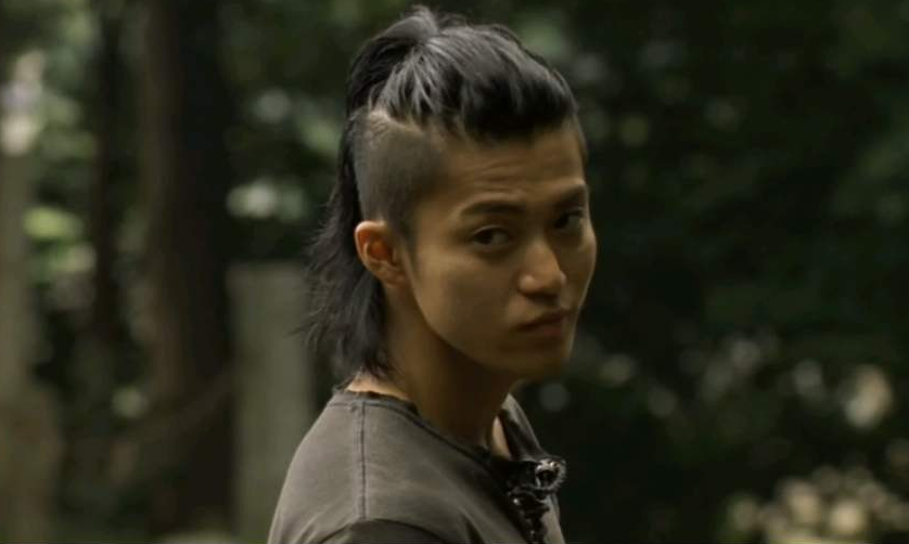 小栗旬|最“佛系”经纪公司，收入只靠一个艺人，老板探班要他要坚持住