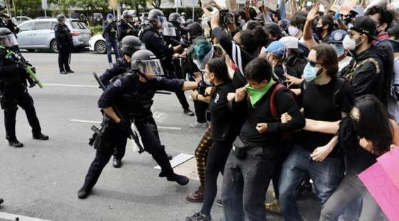 「美国」截止6月24日早上8:30,美国传来三个悲惨噩耗,白人开始搞“大动作”了!