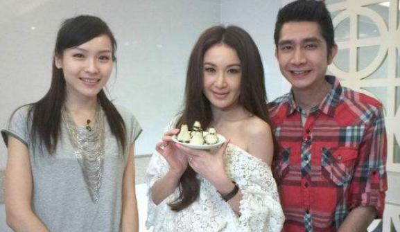 [周星驰]弃百万年薪追随周星驰，因压力与其分道扬镳，破产边缘李嘉诚来搭救