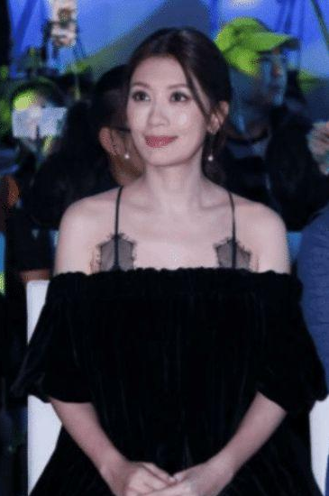 「柳岩」当38岁柳岩撞上45岁贾静雯，网友：这是我见过最有杀伤力的对比！