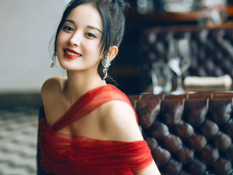 新疆维吾尔自治区|被誉为“新疆三美”，一个无戏可拍，一个忍气吞声，一个被喊滚出娱乐圈