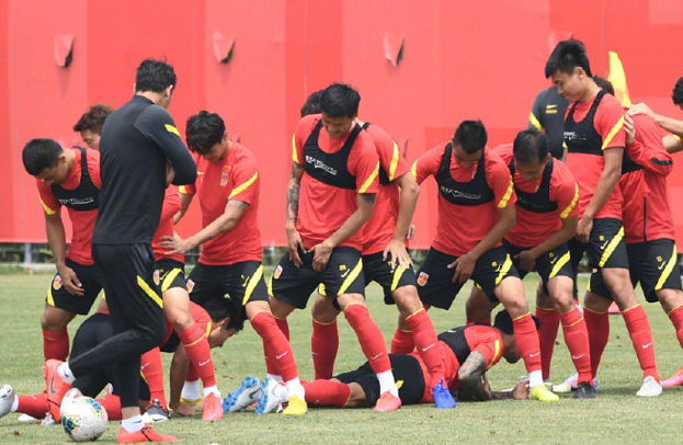 [上海申花]董路解读国足4-0申花！上半场才是重点，申花心态失衡，崔康熙失算