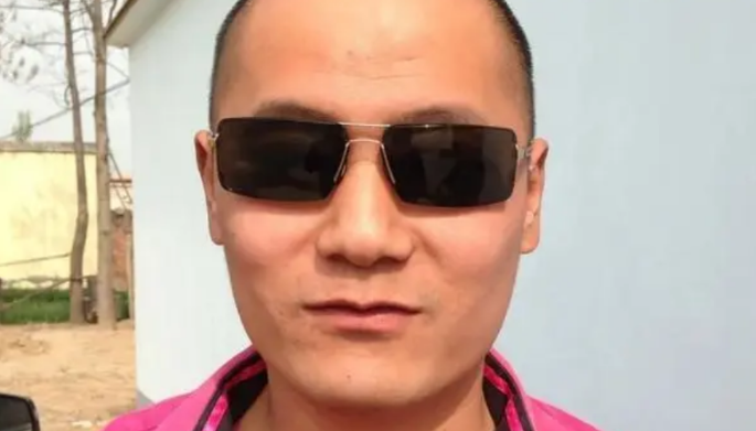 岳云鹏|他是岳云鹏弟弟，在家种地，照顾父母，为何不嫉妒哥哥千万财产？