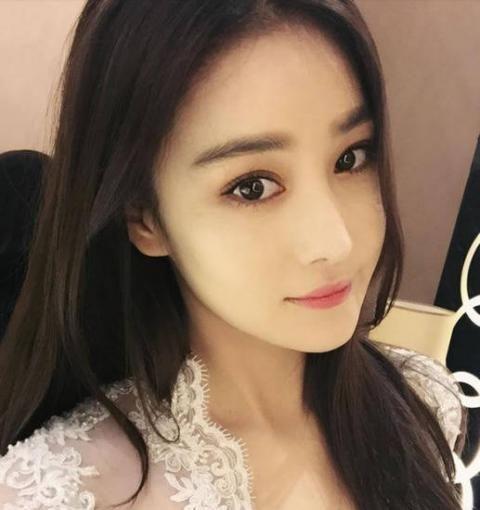 【张馨予】李晨想向张馨予道歉，却遭到何捷拒绝：理由很简单，男人都忍不了