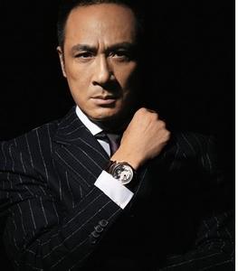 『影帝』她和影帝一见钟情，结婚19年10指不沾阳春水，50岁活得像20岁