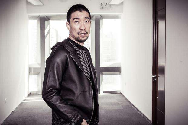 电影|父亲是一级演员，父子二人曾经出演电影，如今也成为人生赢家