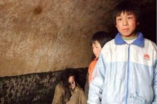 还珠格格|曾出演还珠格格，后被欺骗卖到山村，伺候两兄弟十多年！