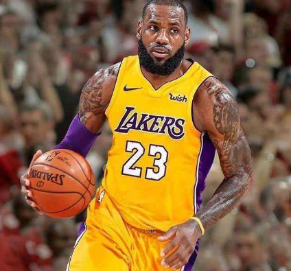 勒布朗·詹姆斯@?  湖人队：科比妻子正式继承2亿美金股份，詹姆斯拒绝1.15亿美金合同